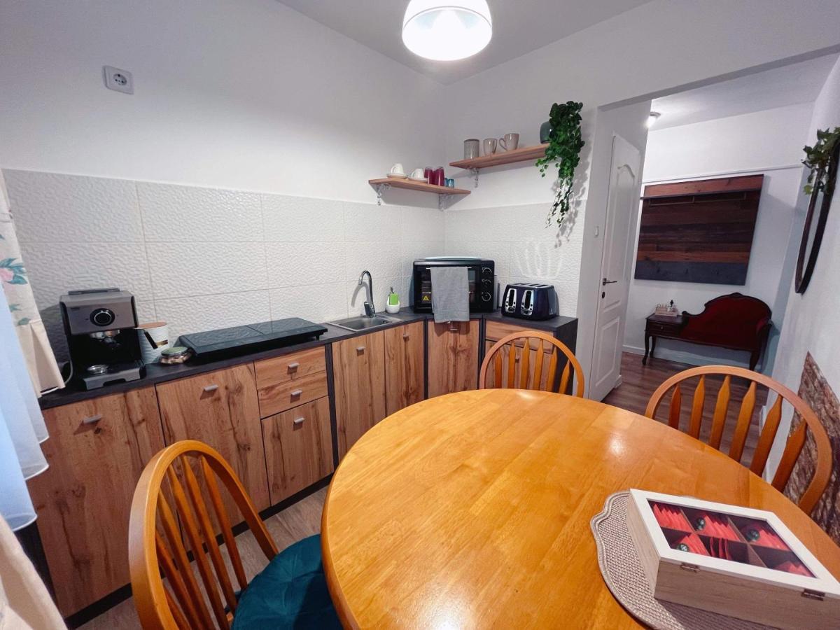 Niran Apartament Орадеа Екстериор снимка